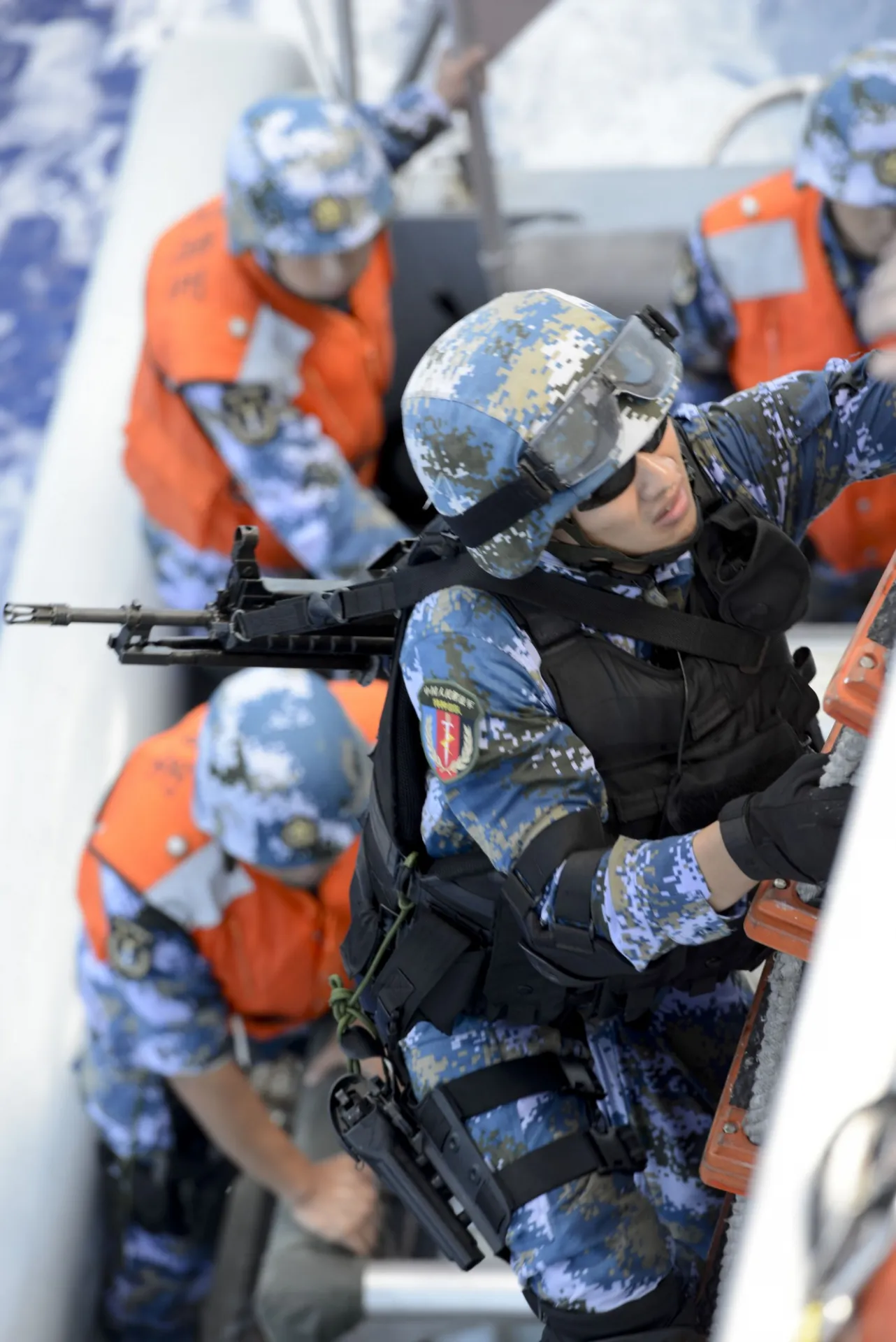 A PLAN marine with a boarding team assigned to the guided missile destroyer Haikou during a maritime operations exercise in RIMPAC 2014