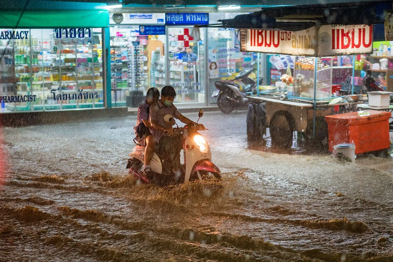 The Climate Risks of Global China: Measuring
Rising Heat and Flood Risk Along the Belt-and-Road
Initiative