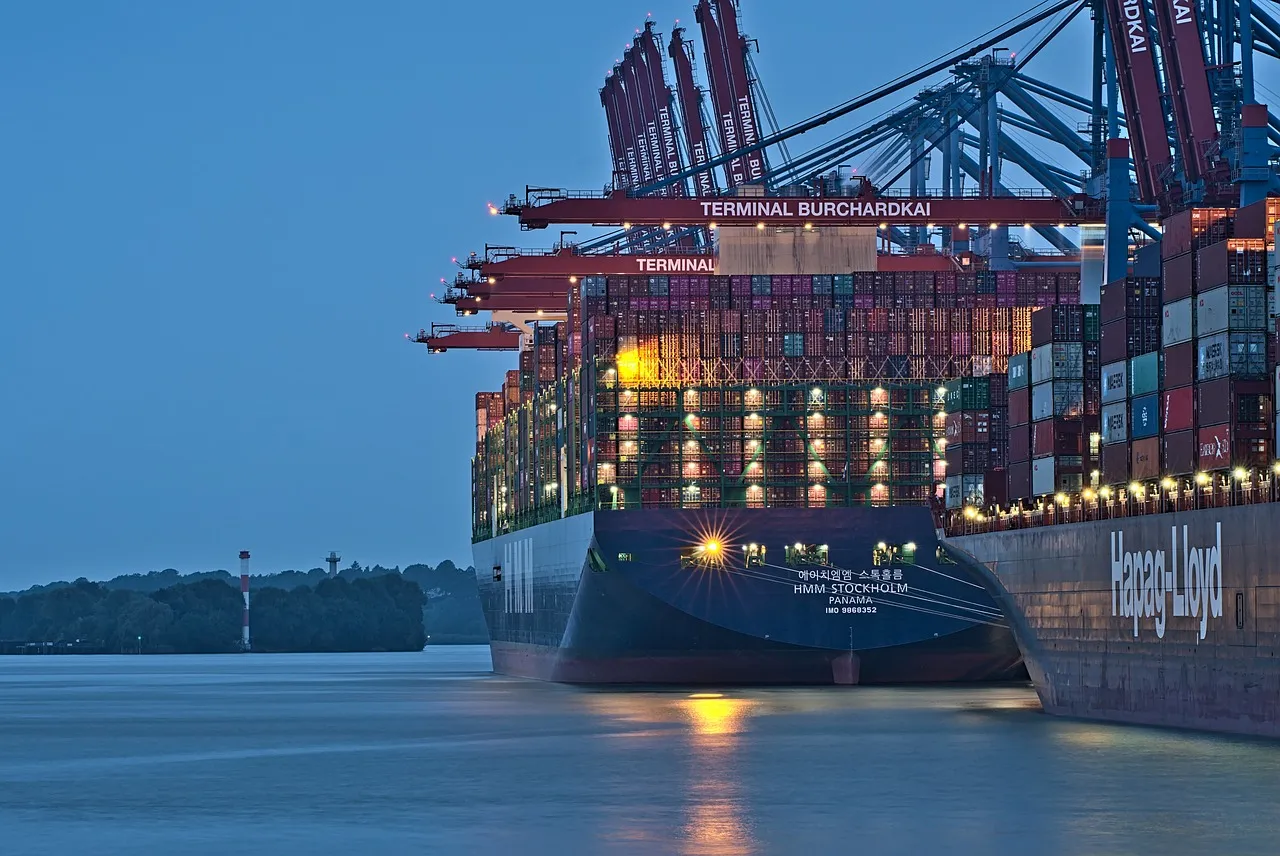 port,ship,water,sea,crane,freight,export,import,charge,logistics,container, 

