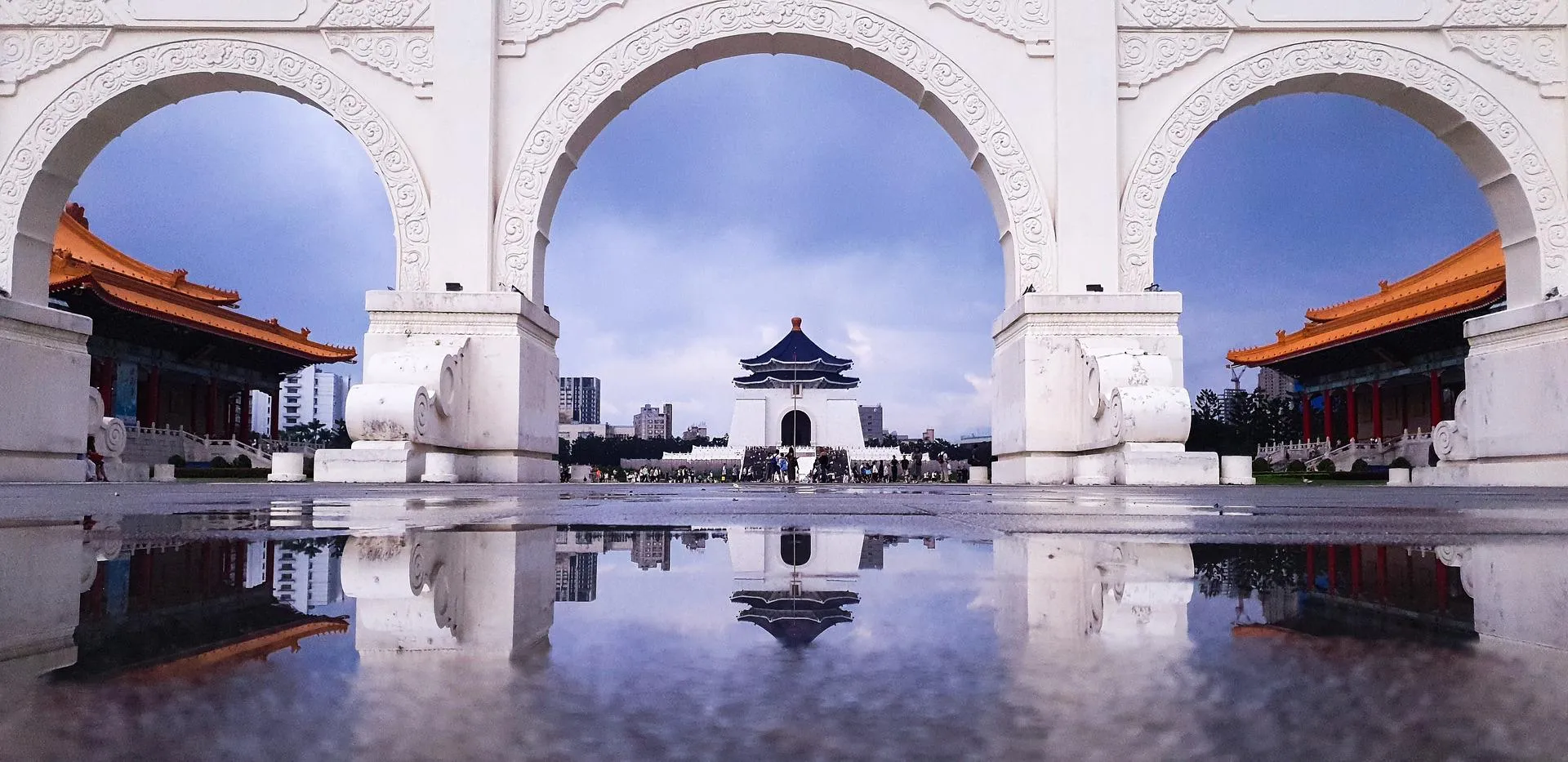 Is China-Taiwan Rapprochement Possible? Experimental Evidence From Taiwan
