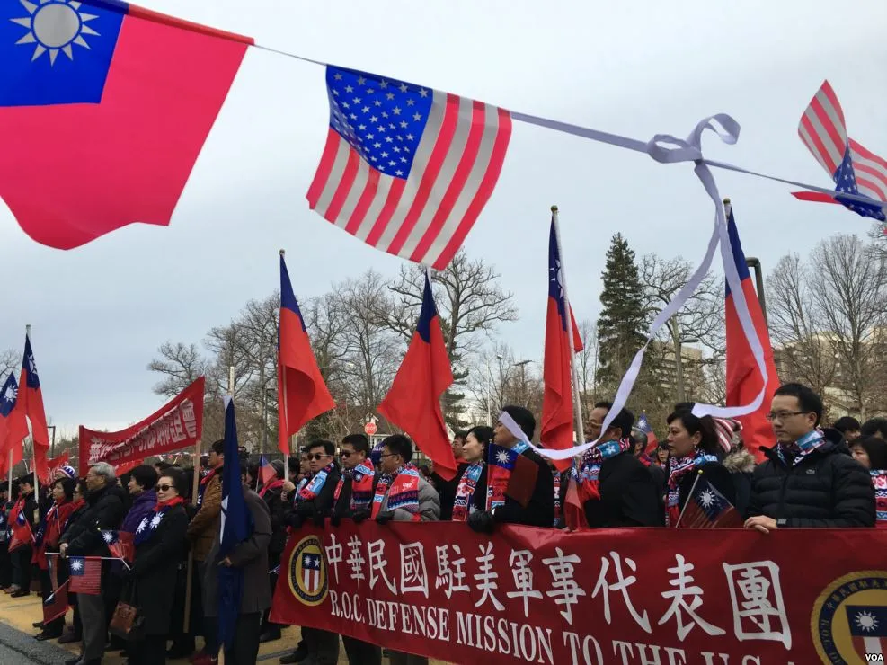 華府台灣同鄉聯誼會與中華民國駐美軍事代表團出席2016年元旦升旗儀式。
