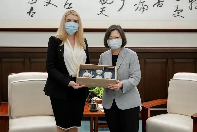 Ukrainian parliamentarian Kira Rudik meets with President of Taiwan Tsai Ing-wen (2022)