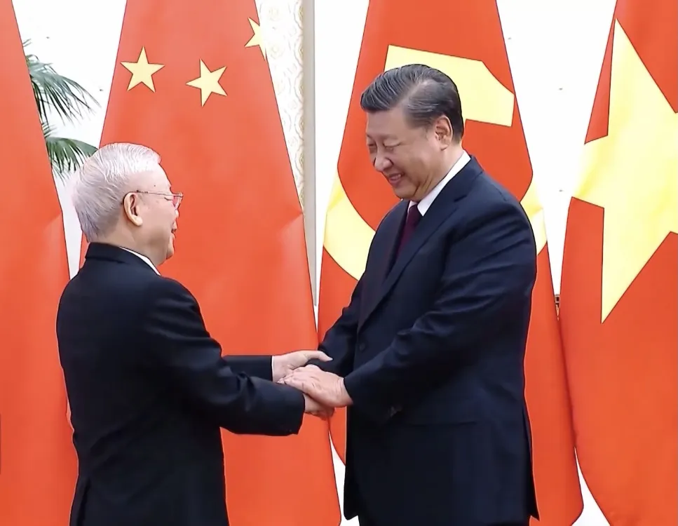 Vietnamese leader Nguyễn Phú Trọng with Chinese leader Xi Jinping in November 2022

