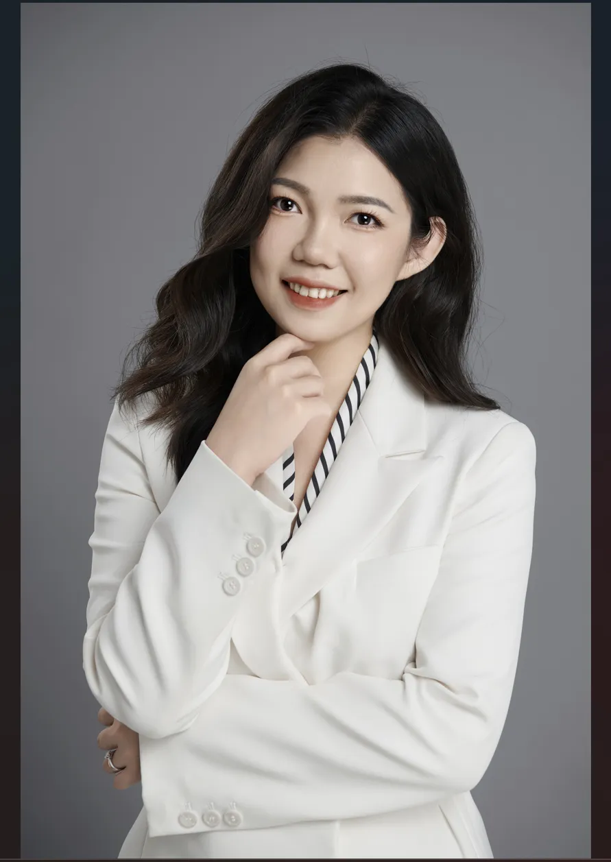 Lucie Lu (陆璐)
